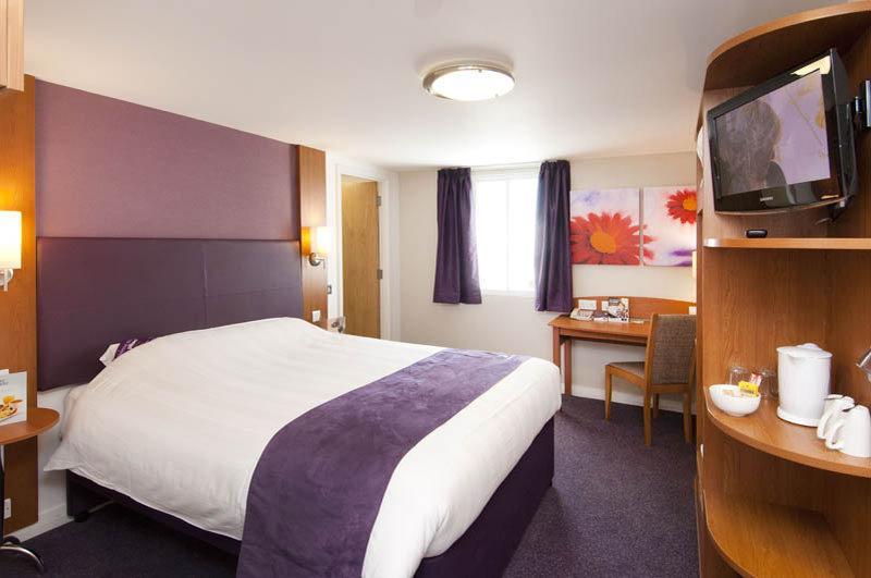 Premier Inn Haydock Park/M6 J23 Уоррингтон Экстерьер фото