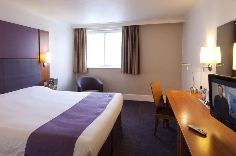 Premier Inn Haydock Park/M6 J23 Уоррингтон Экстерьер фото