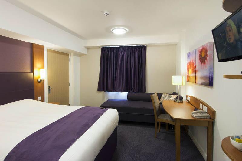 Premier Inn Haydock Park/M6 J23 Уоррингтон Экстерьер фото